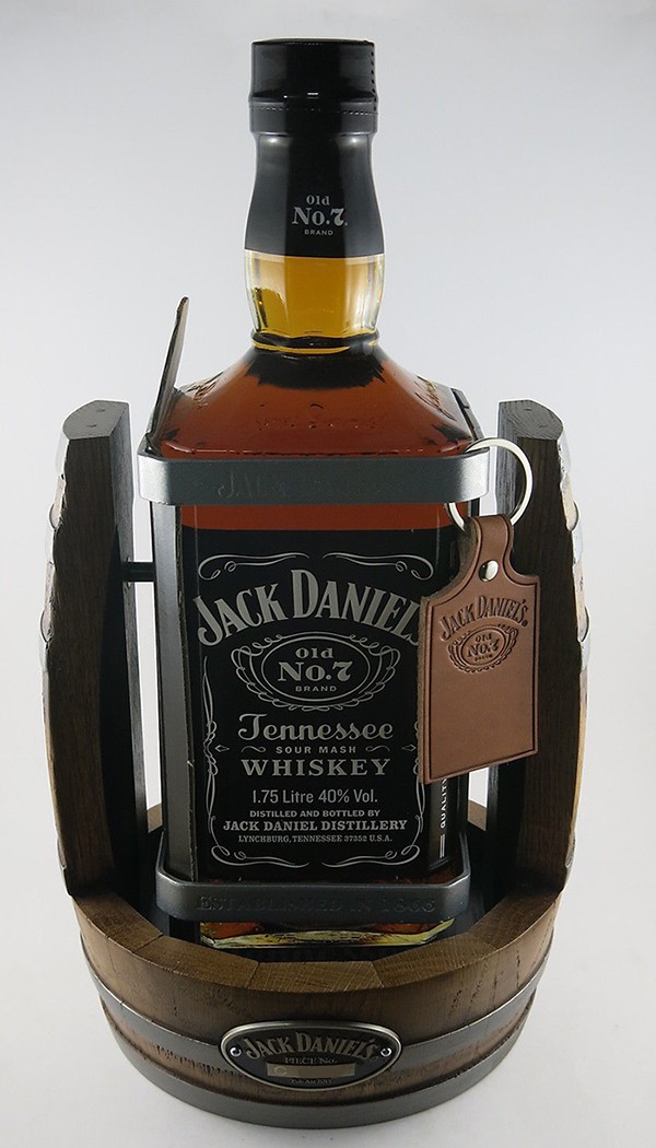 3 бутылки виски. Виски Джек Дэниэлс 3 литра. Виски Джек Дэниэлс 4,5. Джек Дэниэлс 1 75 литра. Виски Джек Дэниэлс 3л.